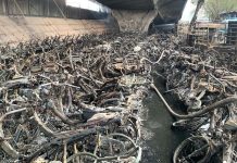 C;ận c;ảnh hàng nghìn xe máy bị l;ửa thiêu rụi trong bãi xe dưới cầu Vĩnh Tuy, trụ bê tông nức vỡ đến mức này…