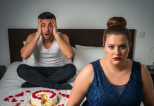 En nuestra noche de bodas, cuando vi el cuerpo de mi esposa allí abajo, temblé — y en ese instante comprendí por fin por qué su familia me había regalado una villa junto al lago, valorada en casi dos millones de dólares, solo por casarse con un hombre pobre como yo…