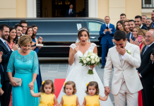 “Invitó a su pobre exesposa a su boda solo para humillarla, pero ella llegó en una limusina y se fue con trillizos a su lado… La verdad sobre el padre de los tres niños es sorprendente…”