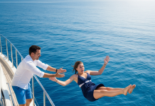 Su esposo la empujó al mar para quedarse con su amante. Tres años después, ella regresó y su venganza lo dejó sin aliento