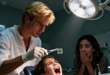 Mi hija de 12 años no dejaba de llorar por un dolor agudo en la mandíbula, casi sin poder comer, pero mi ex insistía: “Solo está perdiendo los dientes de leche”. En cuanto salió de la casa, la llevé corriendo al dentista. Apenas el dentista la examinó, apagó la lámpara y cerró la puerta con llave en silencio. “Mantén la calma”, susurró, con las manos temblando mientras extraía un pequeño objeto afilado de su encía inflamada. Se me heló la sangre. Tomé mi teléfono y llamé a la policía.