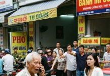 Ông lão bán rau làm xước siêu xe nữ giám đốc, chỉ 1 cuộc điện thoại gọi con trai và cái kết bất ngờ…