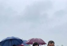 Chê nhà thông gia ở ngoài cánh đồng b/ẩn th/ỉu, hôi hám con dâu lại ch//ửa 5 tháng nên mẹ chồng không thèm vào đón dâu mà bắt bố cô dâu phải dẫn con ra tận ngoài đường lớn. Người bố cố nhẫn nhịn vì thương con. Nhưng cô dâu tuyên bố hủy hôn ngay lập tức khi mẹ chồng nói câu này..