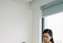 Tôi sinh ra đã mang số vượng phu, lấy ai người đó phất lên như diều gặp gió. Vậy mà đến lượt chồng tôi, anh ta lại chán sống trong nhung lụa. “Cuộc đời thuận buồm xuôi gió thế này chán lắm. Anh muốn ly hôn, tự mình phấn đấu, không muốn bị mang tiếng ăn bám vợ.” Tôi cười, ký đơn ngay trong đêm. Gọi điện cho mẹ, tôi chỉ nói đúng một câu: “Mẹ à, con ly hôn rồi… nhưng vận mệnh thật sự của anh ta, con chưa nói cho anh ta biết.”..