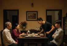 Bữa cơm gia đình tưởng chừng yên ả bỗng hóa địa ngục chỉ vì một câu nói. Em chồng đặt đũa xuống, lạnh lùng tuyên bố: “6 tỷ tiền đền bù giải tỏa của bố mẹ, con lấy hết.” Tôi còn chưa kịp phản ứng thì người chồng hiền lành, nhẫn nhịn suốt bao năm bất ngờ đứng bật dậy, lật tung cả mâm cơm. Bát đĩa vỡ tan, không khí đông cứng. Và đó chỉ mới là khởi đầu cho một sự thật khiến cả nhà sụp đổ…