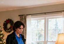 Volví a casa por Acción de Gracias y el frío me recibió como un golpe. Sobre la encimera, un papel: “Nos fuimos de crucero. Encárgate de Víctor.” Lo encontré en la oscuridad, el padrastro enfermo, temblando y apenas respirando.