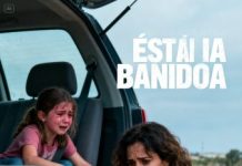 Mi hija empezó a llorar desde el asiento trasero: “¡Mamá, me duele… quema!” Pensé que era solo el aire acondicionado fallando, así que detuve el coche de inmediato.