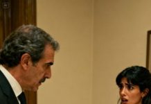 Mi hija me llamó sin aviso: “Nos vamos mañana. Tu casa de playa ya fue vendida. ¡Adiós!” Me quedé en silencio y luego respondí: “Pero olvidaste una cosa.” Se rió nerviosa: “¿De qué hablas?” Yo también reí, en voz alta.