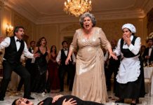 Una gota de salsa desató el parto: mi suegra me humilló en su fiesta mientras yo sangraba en el suelo