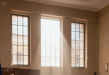 Decidí representarme sola en el juicio. Mi esposo se rió en voz alta: “Es demasiado pobre para pagar un abogado.”