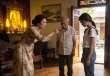 Nửa đêm chuông điện thoại réo vang, giọng mẹ chồng lạnh tanh vang lên giữa bóng tối: “Con c:uố;n g-ó:i đồ, sáng mai về nhà mẹ đẻ ở đúng 1 tuần. Ngay lập tức.” Tôi chết lặng, tim đập loạn nhịp khi biết chồng đang đi công tác xa. Không một lời giải thích. Không một lý do. Vì sao lại đúng lúc này?