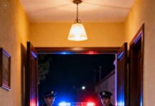 Apenas llevábamos unos días en la nueva casa cuando mi hija me miró, temblando. “Mamá, algo no está bien aquí”. Le pregunté por qué