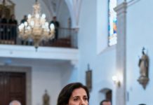 Cuatro años atrás, mi hermana me robó al hombre con el que iba a casarme. En el funeral de nuestro padre, vestida de negro y con una sonrisa cruel, susurró: “Pobre Demi, 38 años y sola.