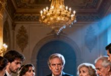 Asistí a la boda de mi hijo, Lucas, y vi cómo su familia política se reía de mí. Mi tarjeta decía: “Padre falso y sin educación”.