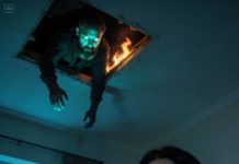 A las dos de la madrugada, el teléfono sonó como una alarma de muerte. Mi esposo, desde su viaje de negocios, gritó: “¡Cierra todas las puertas y ventanas, ahora!” Su voz temblaba.