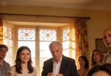 Mi hermana rompió todos los regalos de cumpleaños de mi hijo mientras todos se reían como si fuera un juego. Sentí un nudo en la garganta, incapaz de reaccionar.