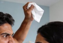 Mi suegra se rió mientras me entregaba una “manta personalizada para bebé”. “Es mi hobby, ¡te va a encantar!”, dijo. Mi hermana sonrió nerviosa.