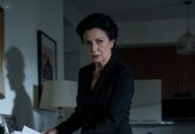 Mi hija de seis años me miró con ojos grandes y asustados: “Mamá, NO PODEMOS VOLVER A CASA ESTA NOCHE.” Mi corazón se detuvo cuando vi a mi suegra entrando en nuestra casa.