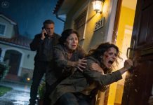 Mi cuñado me agredió con tanta brutalidad que me dejó la cara ensangrentada y el hombro dislocado, solo porque me negué a ser su avalista. Mi hermana ni siquiera se inmutó; me dijo fríamente: «Deberías haber firmado la hipoteca», como si me lo mereciera. Me arrastré hasta la puerta de mis padres, temblando, pidiendo ayuda, y entonces me desplomé en el suelo. Lo que sucedió después fue tan perturbador que incluso la policía, que lo había visto todo, quedó horrorizada, y me di cuenta de que ya no era solo un drama familiar… era algo mucho más siniestro.