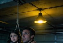 Mi vuelo fue cancelado, así que conduje a casa. Mi hija no estaba en su habitación. Mi esposa dijo que estaba en casa de la abuela.