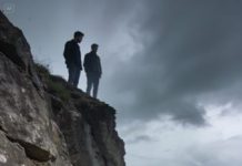 El viento rugía cuando caímos. Sentí el cuerpo de mi nieto golpeando contra mí antes de que todo se volviera negro