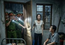 MẸ ĐƠN THÂN Ở TRỌ ĐÊM NÀO CŨNG CŨ ĐẬN ÔNG RA VÀO, CHỦ TRỌ NGHI NGÕ BẢO CẢNH SÁT, ĐẾN KHI CẢNH SẤT ẬP TỚI PHÁ CỬA XÔNG VÀO, CẢNH TƯỢNG BÊN TRONG KHIẾN TẤT CẢ SỮNG Sờ….