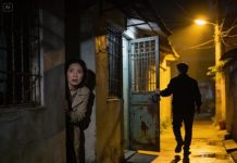 CHỒNG TÔI LUÔN RỜI GIƯỜNG LÚC 3 GIỜ SÁNG MỘT HÔM TÔI BÁM THEO VÀ PHÁT HIỆN ĐIỀU ÁM ẢNH