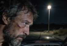 Nunca debí abrir ese maletero. Solo buscaba algo de comida entre coches abandonados cuando escuché golpes desesperados desde dentro.