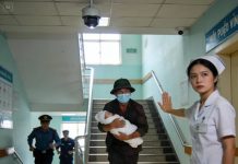 Con dâu vào viện sinh, bố chồng đòi ở lại chăm cháu. Đêm thứ hai y tá chứng kiến cảnh tượng liền báo công an….