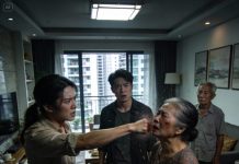 Bố Mẹ Để Lên Thăm Nhà Mới Của Tôi, Nào Ngờ Mẹ Chồng Chửi Thắng Mặt: “Đồ Nhà Quê Vô Học Không Biết Dạy Con”, Tôi Liền Tắt Bà Ta Và Đuối Ra Khỏi Nhà…