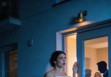 La noche antes de mi boda llegué feliz a la casa de mi prometido, soñando con nuestro futuro. Estaba a punto de tocar el timbre cuando escuché su voz detrás de la puerta.