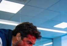 El jefe dejó a su hijo como CEO interino por unos días. Su primera mañana, irrumpió en la oficina gritando que su padre contrataba “peso muerto”.