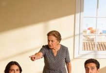 “Ni siquiera te acercas a la mujer que es mi madre”, escupió mi nuera delante de todos. Me quedé en silencio unos segundos y luego me levanté.