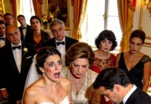 En plena boda, mi suegra se inclinó hacia mí y lanzó su exigencia como una amenaza: “Debes entregarnos tu salario mensual de 8.500 dólares y todos tus bonos. Si no aceptas, puedes irte ahora mismo.”