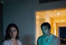 Esa noche él volvió tarde, con el perfume de otra mujer pegado a la piel. No dijo nada. Creyó que yo dormía. Pero yo ya lo sabía.