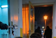 Me caí en plena noche y el dolor me partió en dos. Sentí el vientre duro, el miedo subiéndome a la garganta: trabajo de parto demasiado pronto.