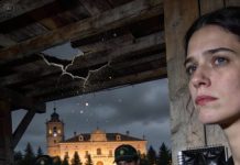 El día que leyeron el testamento, mi hermana recibió la mansión, las joyas y una fortuna. A mí me dejaron… un granero viejo, torcido, oliendo a moho y recuerdos. Ella se rió delante de todos: “Esta basura te queda perfecta”.