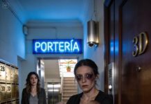 Volví de casa de mis padres y mi vecina estaba en mi puerta, pálida, con ojeras de guerra. “¡No aguanto más! ¡Llevo cinco días cuidando a tus gemelos!”, soltó, apretando a dos bebés contra el pecho.