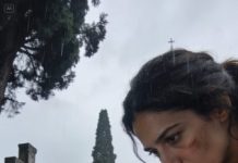 El funeral de mi esposo fue demasiado silencioso, como si hasta el aire supiera que algo no encajaba. Frente a su tumba, con tierra fresca aún en mis uñas, mi teléfono vibró.