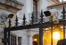 Mi suegra exigió que dejara mi trabajo para cocinar y limpiar, como si yo fuera su criada… aunque ya les había contratado una empleada. La ignoré.