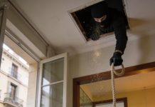 Mi esposo cocinó la cena con una amabilidad demasiado perfecta. Minutos después, mi hijo y yo nos desplomamos… o al menos eso creyó él.