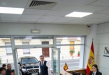 Para salvar a mi familia, acepté casarme con un millonario viejo y frágil, el tipo de hombre que parece romperse con solo respirar. Todos lo llamaban “una oportunidad”. Yo lo llamaba “mi última salida”.