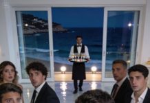 En cuanto firmé los papeles del divorcio, cerré las diez tarjetas de crédito a su nombre. Diez. Una por cada mentira que me tragó la vida.