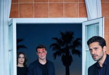 La casa de playa la pagué yo, hasta el último centavo, y aun así mi esposo tuvo el descaro de traer a su amante como si fuera un hotel. Escuché la puerta, sus risas, el sonido de copas… y no me moví.