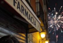 Era Nochevieja y yo solo quería pedir prestados 50 dólares para completar el mercado. Mis dedos temblaban por el frío, escribí rápido… y envié el mensaje al contacto equivocado. Cuando vi el nombre, se me paró el corazón: un multimillonario.