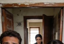 Cuando quedé embarazada en la secundaria, mi padre me gritó tan fuerte que me zumbaban los oídos: “¡Ya no eres mi hija!” Mi madre me empujó hacia la puerta: “¡Fuera! ¡Nos deshonraste!” Me fui con una mochila, el miedo y un bebé en camino.