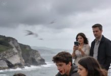 Era una caminata familiar “para reconectar”, eso decían. Mi madre reía, mi padre tomaba fotos, mi hermana me abrazaba… hasta que, sin aviso, sentí sus manos en mi espalda. Un empujón. El vacío.