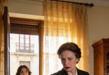 Mi esposo me dejó por otra mujer… y también dejó a su madre enferma, como si fuera un mueble viejo. Yo pude haberme ido, pero me quedé. Le di sus medicinas, le cambié las sábanas, le sostuve la mano en las noches malas.