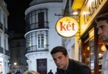 En mi 60º cumpleaños, mi hija me preparó una celebración perfecta: flores, risas, la mesa llena de platos que olían a hogar. “Mamá, gracias por darme la vida”, dijo con una sonrisa enorme.