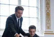 Hace 15 años, mi hermana me robó al prometido y lo celebró como si fuera un trofeo. Yo me tragué la vergüenza y seguí adelante… en silencio. En el funeral de mi abuela, con el olor a flores y despedidas, ella volvió a clavar el cuchillo: “¿Soltera a los 40? Qué triste. Mi esposo es rico y un genio.”